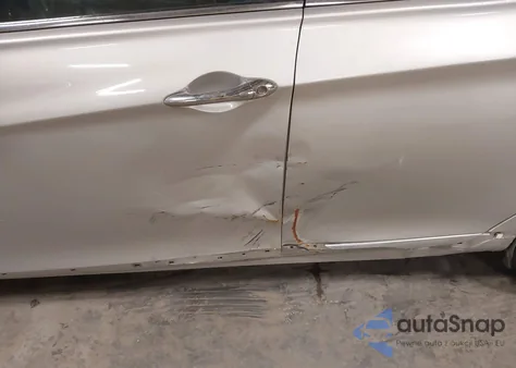 2013 Hyundai Sonata Hybrid z USA, uszkodzony, nr VIN KMHEC4A4XDA051068